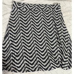 New York & Company Chevron‎ Skirt L Black White Stretch A-Line Soft Mod Retro